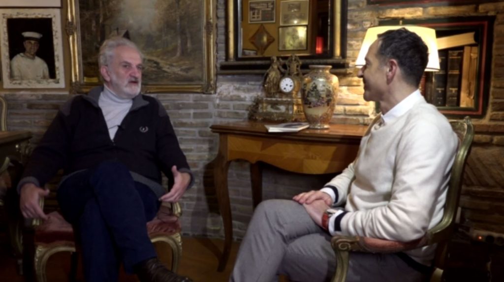 Δημήτρης Καταλειφός: «Τη μέρα που έχασα τη μητέρα μου, το ίδιο βράδυ έπαιζα στο θέατρο και της αφιέρωσα την παράσταση»