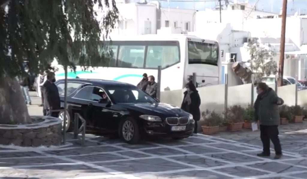 Μύκονος – Σε βαρύ πένθος στο νησί – Το τελευταίο αντίο στον Τζώρτζη Μονογυιό