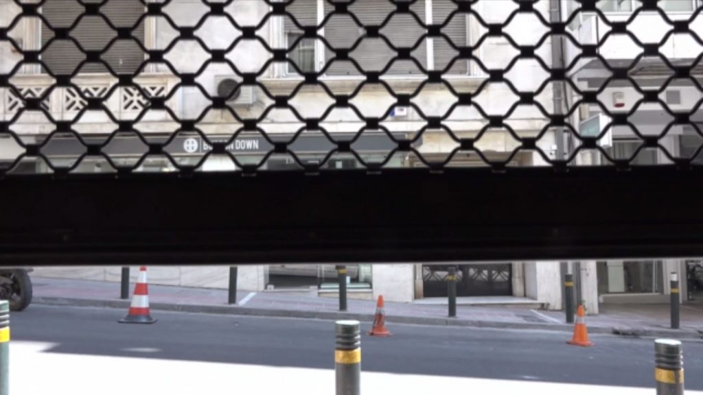 Με απουσίες λόγω Όμικρον οι βάρδιες στις δουλειές