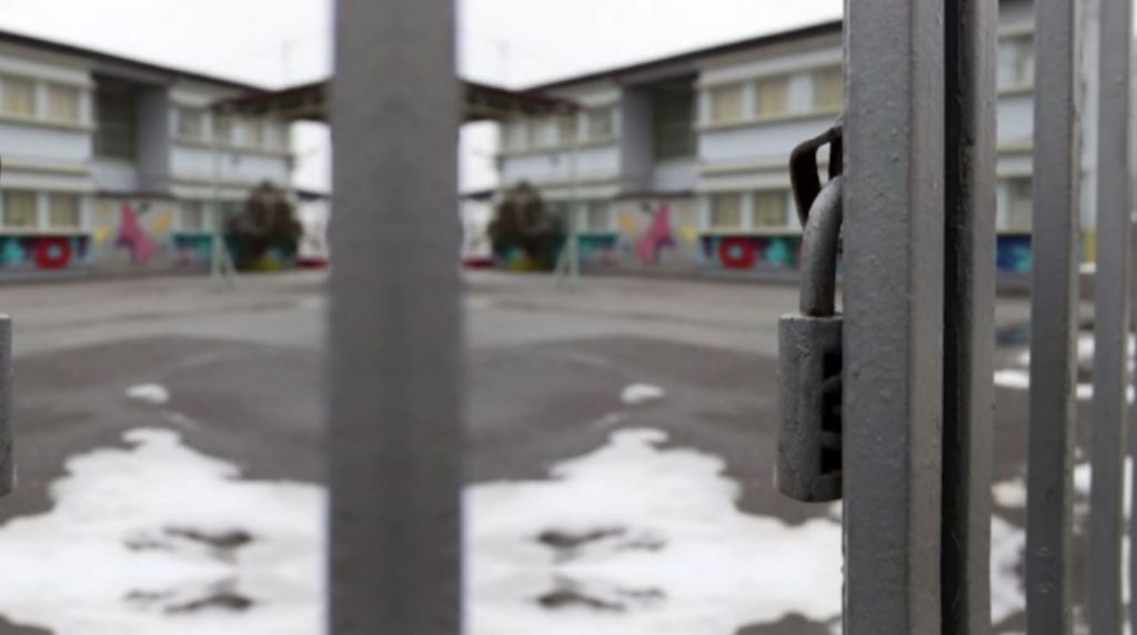 Στον «πάγο» σχολεία της Αττικής μια εβδομάδα μετά τη χιονοκαταιγίδα