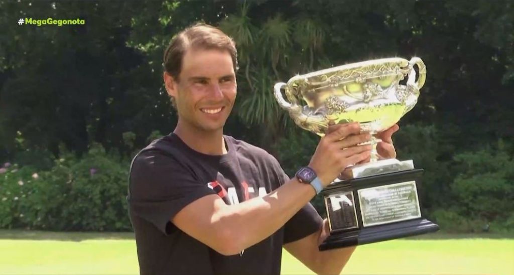 Τένις: Φωτογραφίες αγκαλιά με τα τρόπαια του Australian Open για Ναδάλ & Μπάρτι