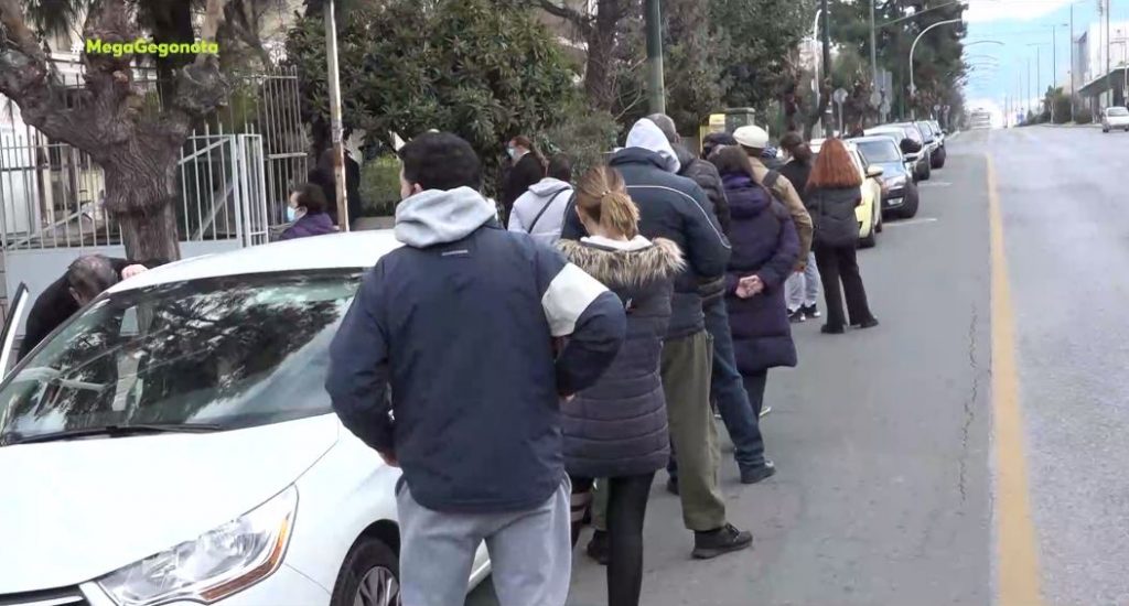 Ουρές και απίστευτη ταλαιπωρία για ένα covid test