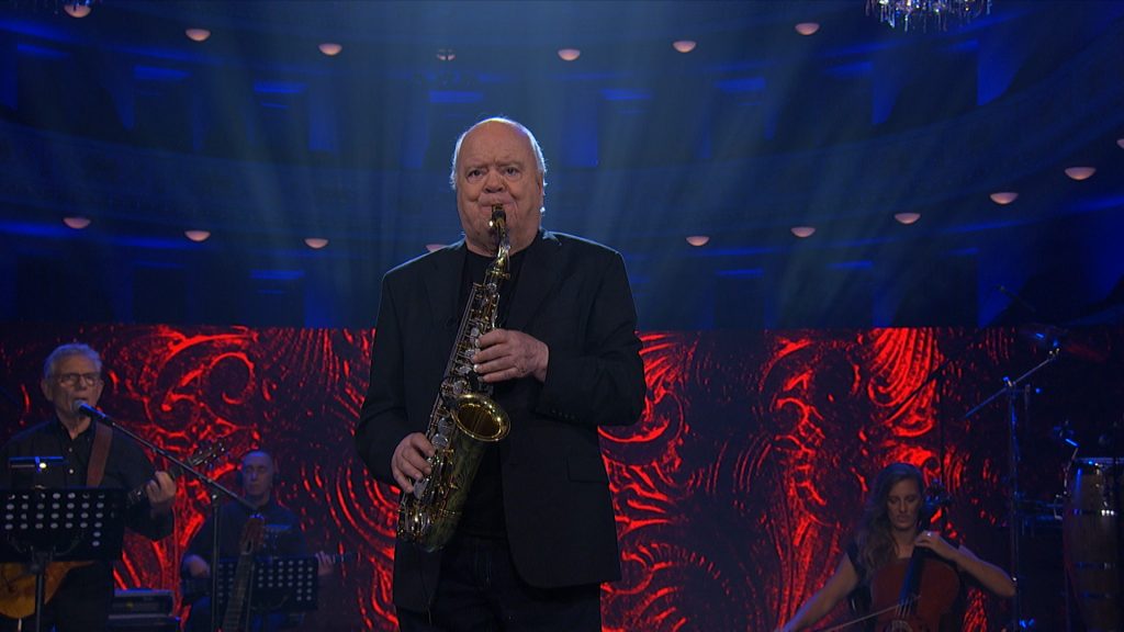 O Γιώργος Κατσαρός στο «Fly to the moon» και η βραδιά προμηνύεται σπουδαία