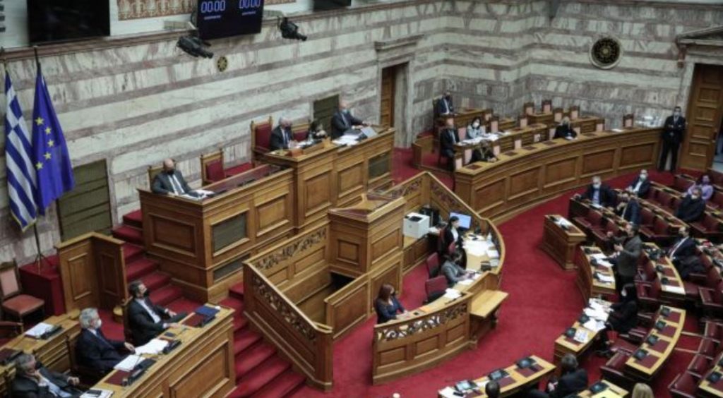 Πρόταση μομφής: Απόψε η ψηφοφορία στη Βουλή – Σφοδρή πολιτική σύγκρουση
