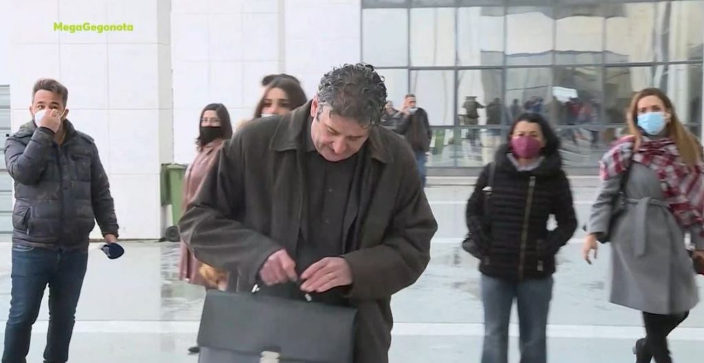 Νέο παραλήρημα του αρνητή δικηγόρου κατά των υγειονομικών