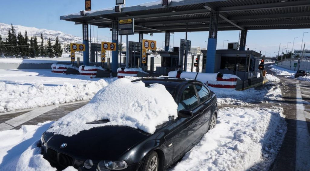 Κακοκαιρία: Αποζημίωση 2.000 ευρώ σε κάθε όχημα που εγκλωβίστηκε στην Αττική Οδό
