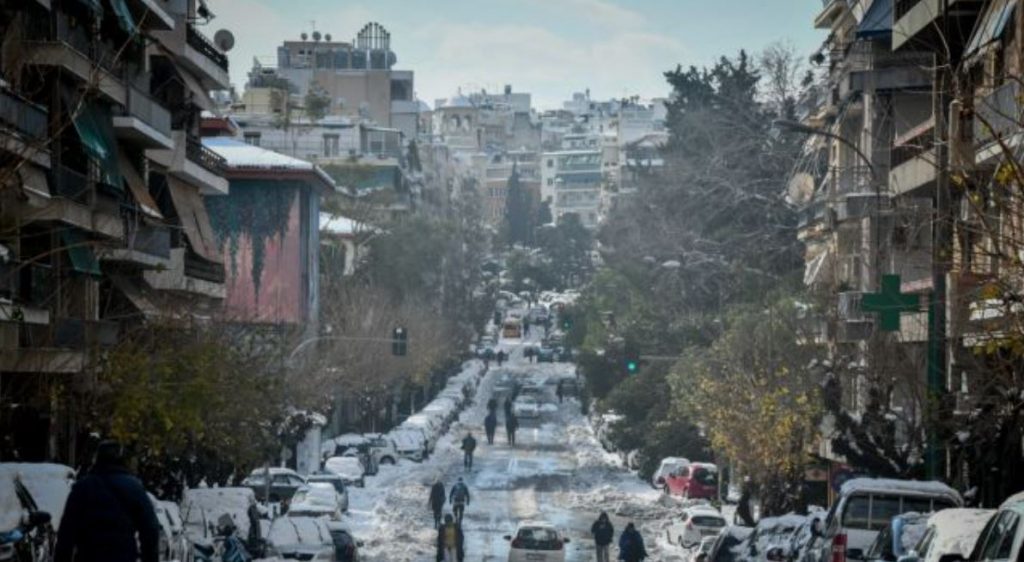 Κακοκαιρία: Εικόνες χάους μετά τον χιονιά – Η επόμενη μέρα της «Ελπίδας»