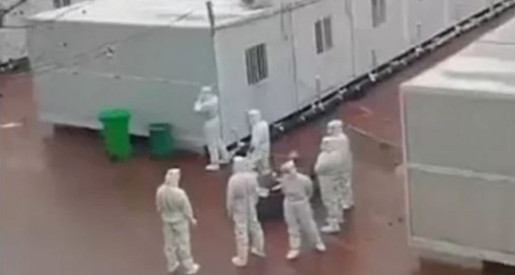 Κίνα – Σκληρές εικόνες από τα «στρατόπεδα καραντίνας»