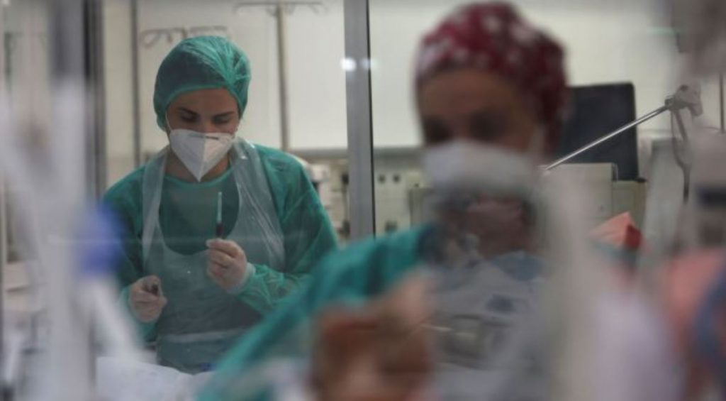 Κορωνοϊός – Πάνω από 90% των κρουσμάτων φέρουν την παραλλαγή Όμικρον