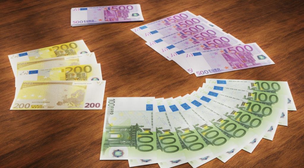 Το δοχείο για το γάλα έκρυβε μέσα… 50.000 ευρώ!