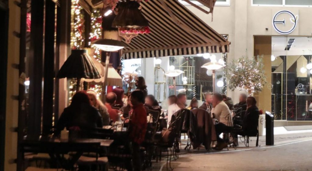 Κορωνοϊός – Τι αλλάζει σε μουσική, εστίαση & γήπεδα