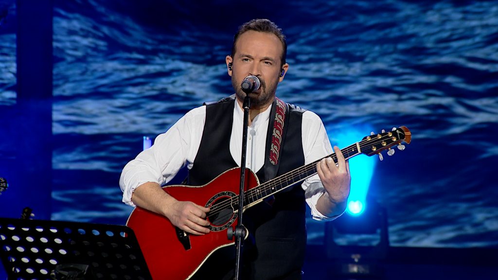 Σπίτι με το MEGA: «Μόνο μια φορά» από τον Μακεδόνα από μια υπέροχη συνεργασία με τον Κραουνάκη