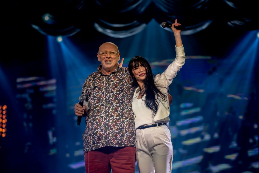 «Το παλιό μου παλτό» σε μια μοναδική εκτέλεση από τον Λάκη και την Πάολα