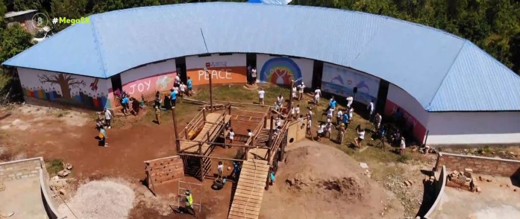 Καλημέρα από τους Έλληνες του εξωτερικού – Βόλτα στο Ντουμπάι & συνάντηση με τον Έλληνα που έχτισε σχολείο σε χωριό της Ζανζιβάρης!