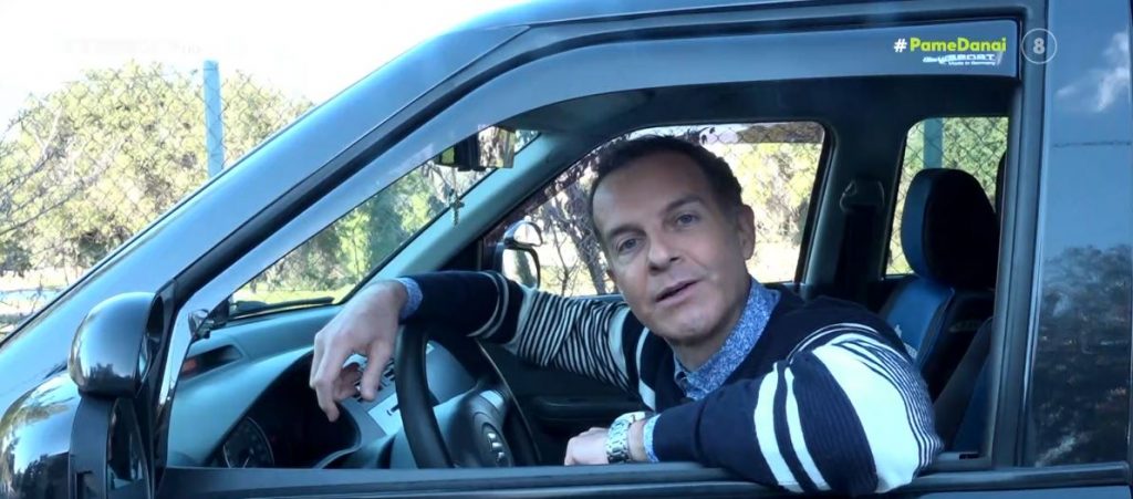 Ο Άρης Καβατζίκης μαθαίνει να οδηγεί!