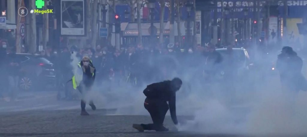 Διαδηλώσεις αντιεμβολιαστών στη Γαλλία & την Ολλανδία – Επέστρεψε το καρναβάλι της Βενετίας