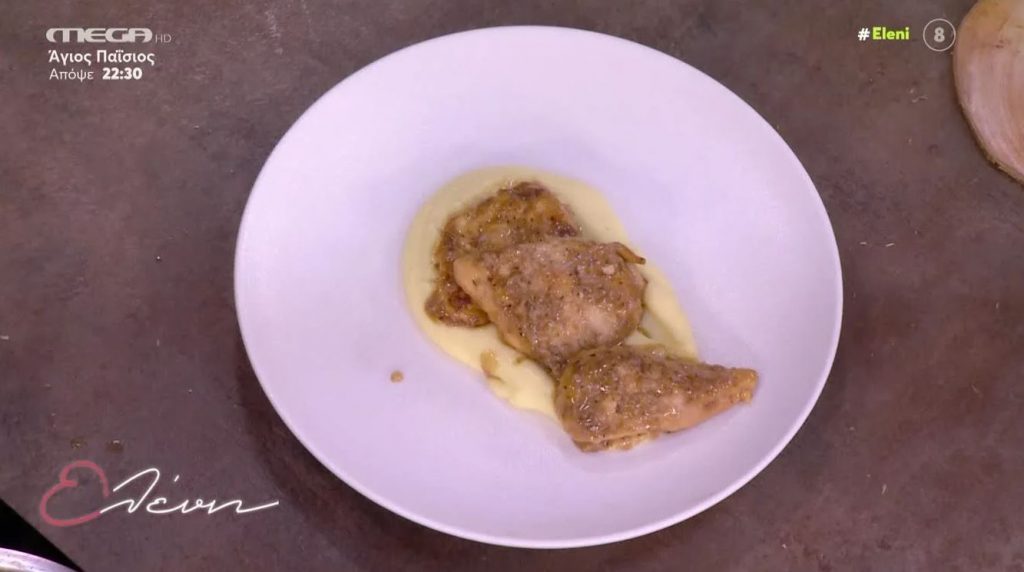 Ο Γιώργος Παπακώστας φτιάχνει κότοπουλο σε σάλτσα λευκού κρασιού