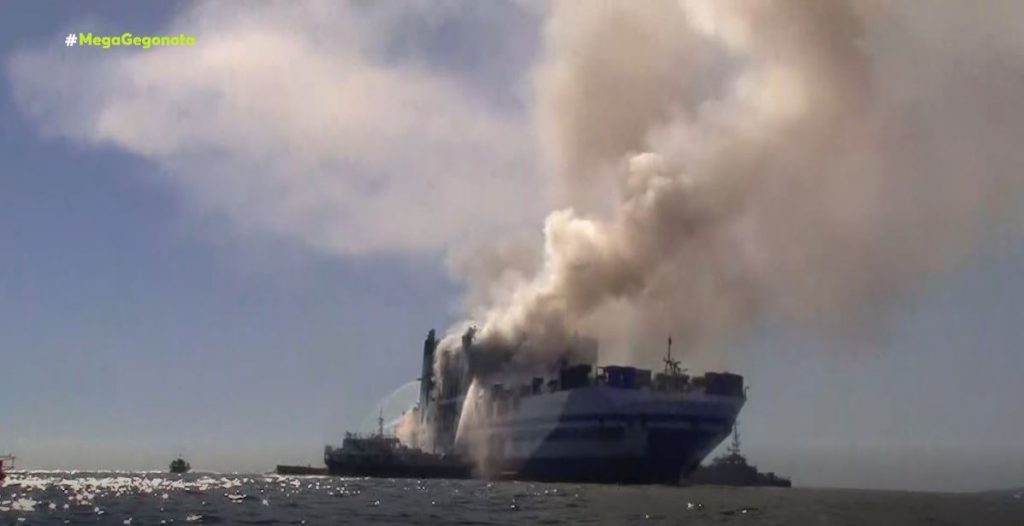 Φωτιά σε πλοίο στην Κέρκυρα: Αγωνία για τους 12 αγνοούμενους – Ανάμεσά τους 3 Έλληνες – Στο νησί συγγενείς των αγνοούμενων