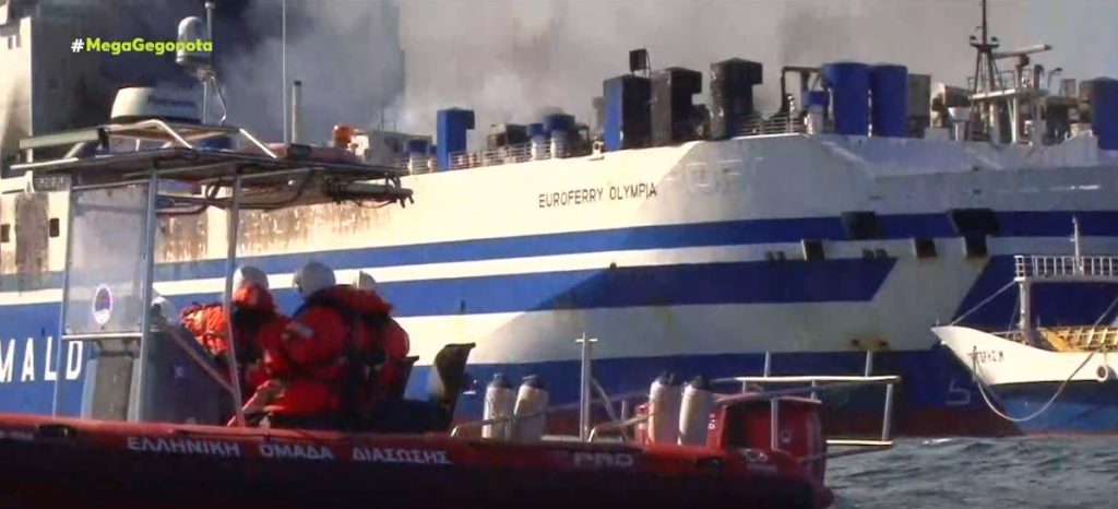 Euroferry Olympia: 58χρονος Έλληνας ο νεκρός που εντοπίστηκε στο φλεγόμενο πλοίο – Συνεχίζονται οι έρευνες