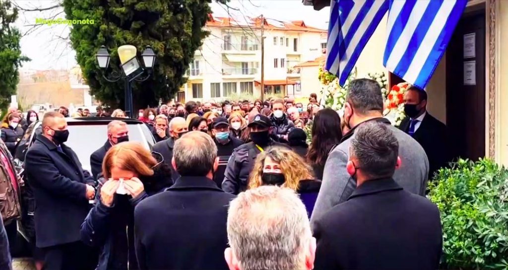 Ράγισαν καρδιές στην κηδεία του 19χρονου Άλκη