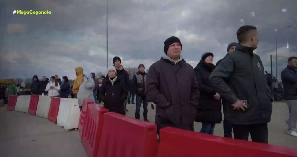 Ολόκληρες οικογένειες εγκαταλείπουν την Ουκρανία