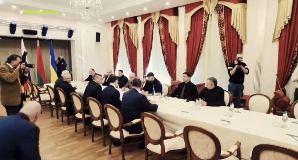 Πόλεμος στην Ουκρανία: Κρίσιμες διαπραγματεύσεις υπό την απειλή ενός πυρηνικού πολέμου