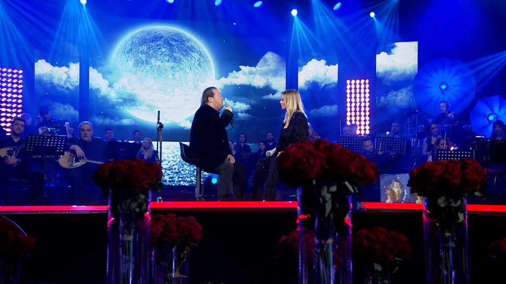 Σπίτι με το ΜEGA: Η Πέγκυ Ζήνα σε μια απρόσμενη ερμηνεία στο «Κόκκινο γαρύφαλλο»