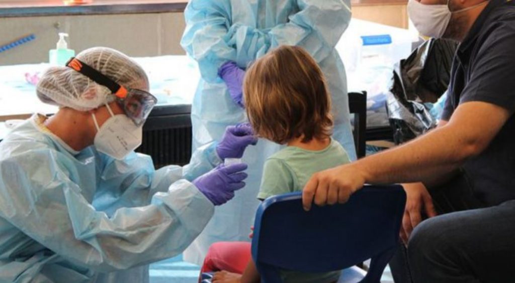 Κορωνοϊός: Τρία παιδιά νοσηλεύονται διασωληνωμένα σε ΜΕΘ