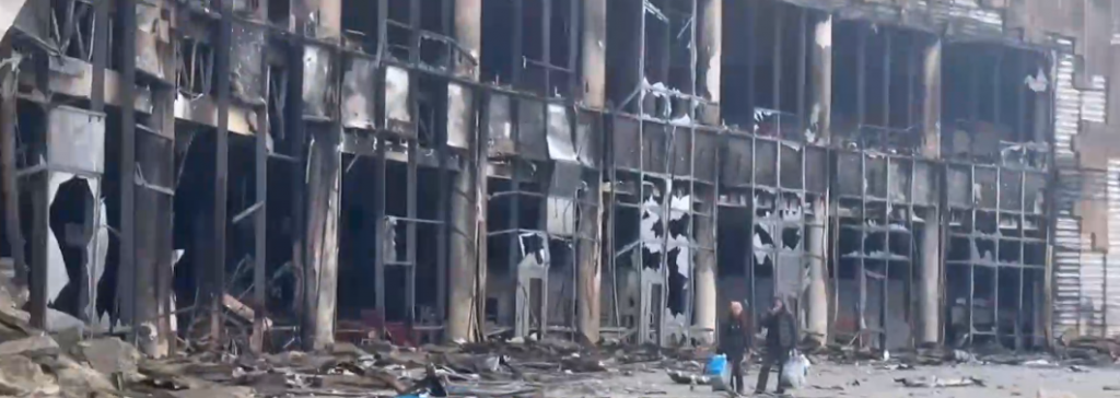 Παγκόσμιος αποτροπιασμός για τον βομβαρδισμό του θεάτρου της Μαριούπολης