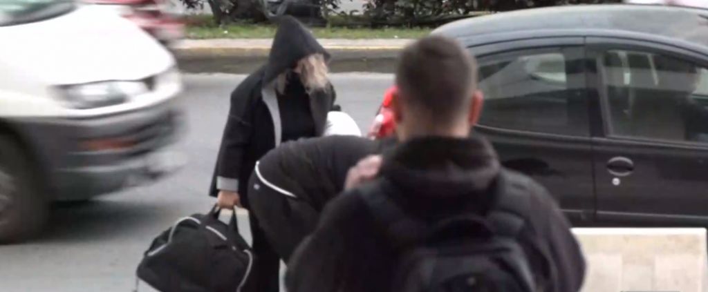 Η μητέρα και η αδερφή της Ρούλας Πισπιρίγκου επισκέπτονται την κατηγορούμενη στη ΓΑΔΑ