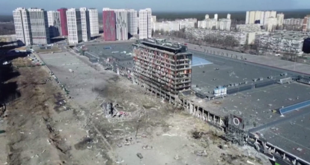 Πόλεμος στην Ουκρανία: Τουλάχιστον 8 νεκροί από την επίθεση σε εμπορικό κέντρο βορειοανατολικά του Κιέβου