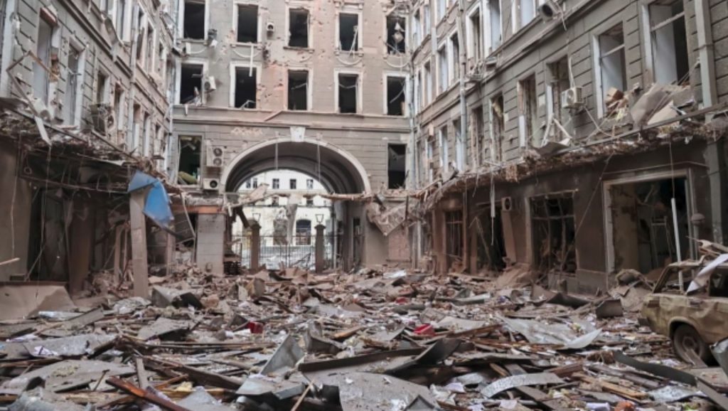 Πολύνεκρη επίθεση στο Ντονέτσκ – Υπό πολιορκία το Χάρκοβο