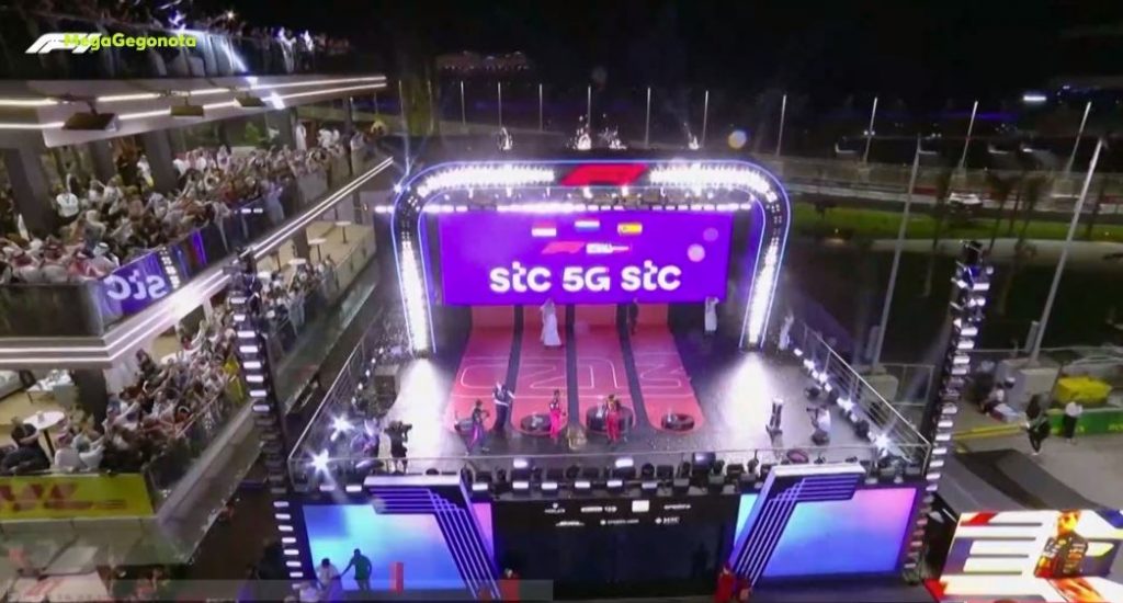 Πρώτη νίκη για τον Φερστάπεν με προσπέραση λίγο πριν το τέλος