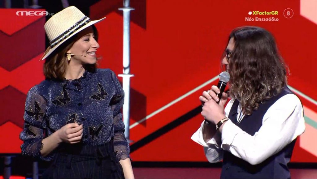 X-Factor: Η Μαρίζα Ρίζου μύρισε τα μαλλιά του και τον πέρασε στην επόμενη φάση