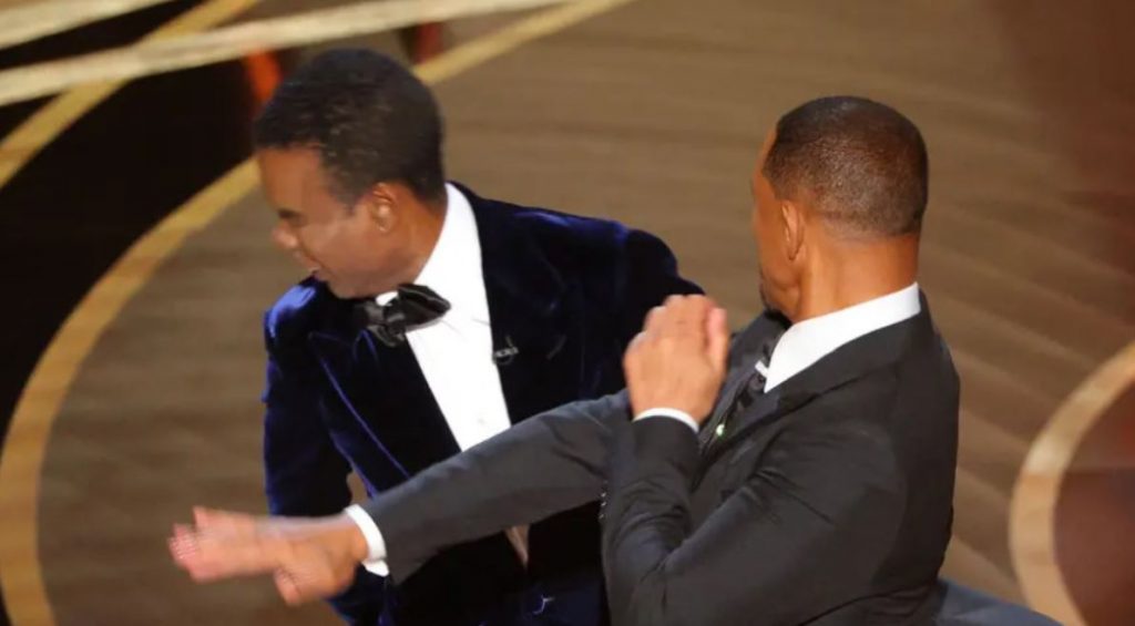 Όσκαρ 2022: Ο Γουίλ Σμιθ γρονθοκόπησε τον Κρις Ροκ