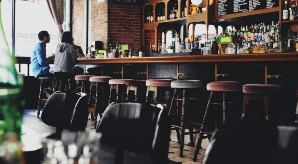 Αθήνα: Παρήγγειλε sushi & άρχισε να αυνανίζεται μπροστά στη σερβιτόρα