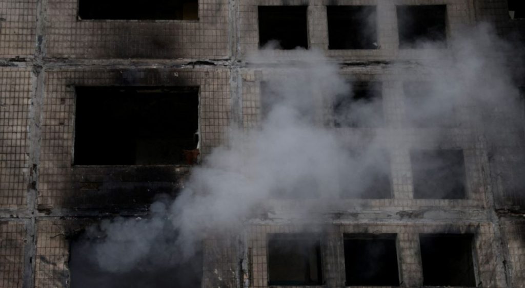 Ουκρανία: Ρωσικό χτύπημα κατά αμάχων σε πολυκατοικία σε προάστιο του Κιέβου