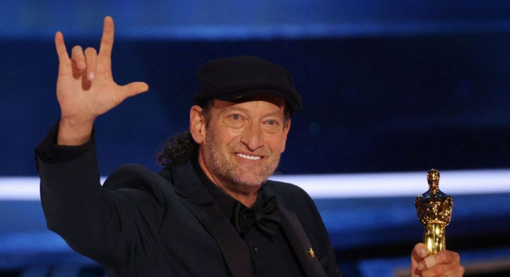 Όσκαρ: Ο κωφός Τρόι Κότσουρ κέρδισε το βραβείο για το CODA & συγκίνησε τους πάντες