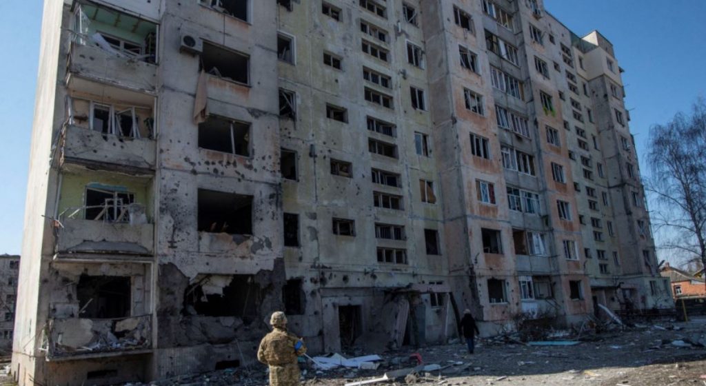 Ουκρανία: Ανελέητο σφυροκόπημα στις πόλεις κλειδιά – Πώς μεταφέρεται η αντιπαράθεση στην Αρκτική