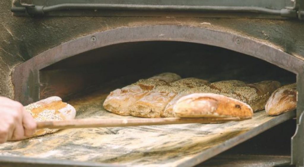 Ψωμί από φούρνο ή στο σπίτι – Τι συμφέρει περισσότερο