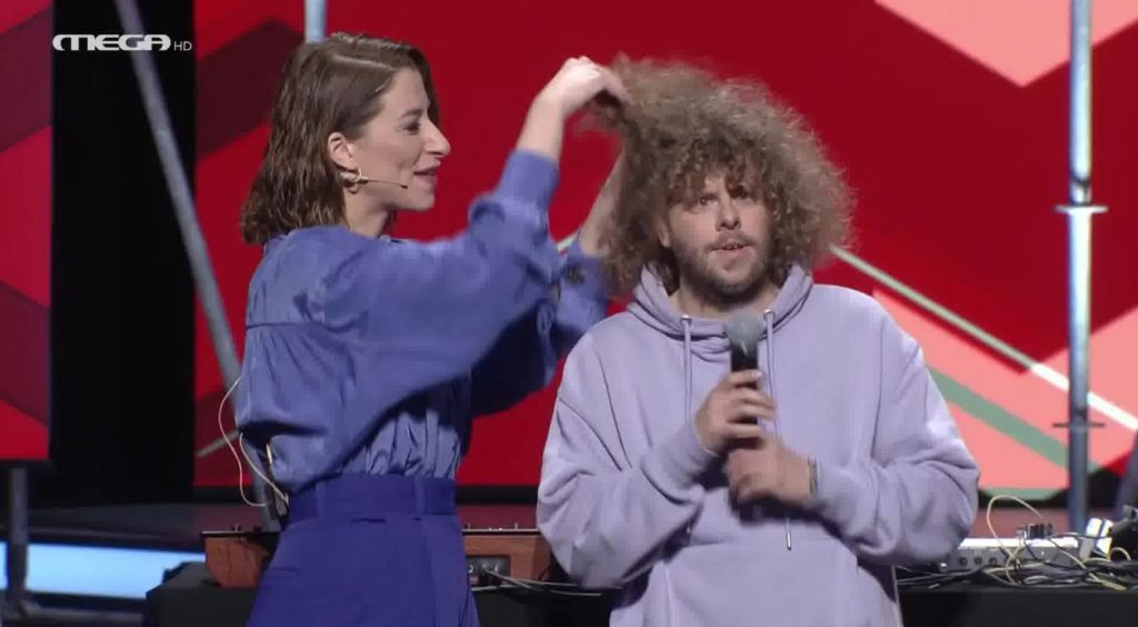 X Factor: Η Μαρίζα δεν άντεξε και… μύρισε τα μαλλιά του Borek