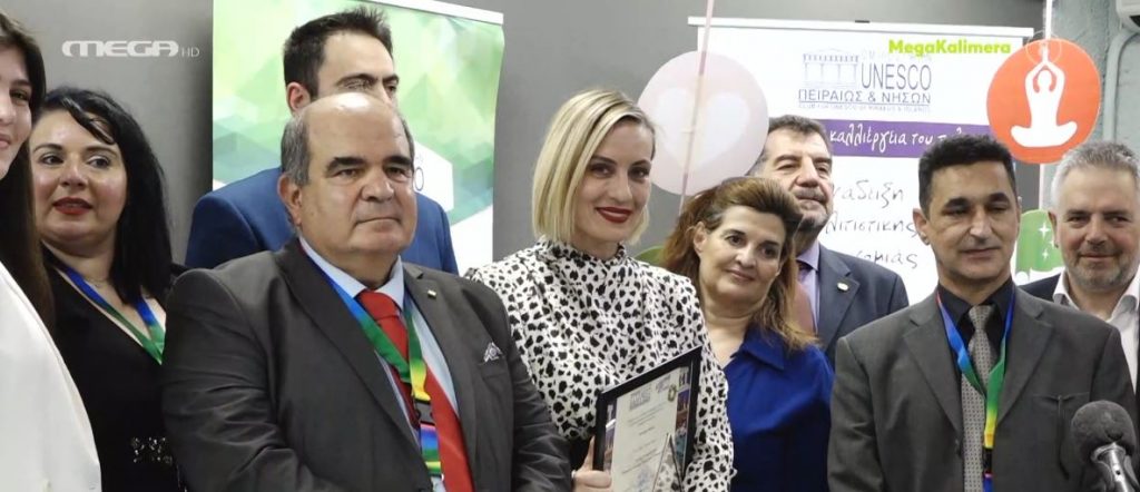 Η Ελεονώρα Μελέτη βραβεύτηκε για το βιβλίο της!