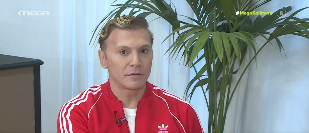 Τάκης Ζαχαράτος: «Στην αρχή της καριέρας μου έλεγαν “Τι είναι τούτο; Τραγουδιστής; Τραβεστί; Drag queen; Ηθοποιός;””