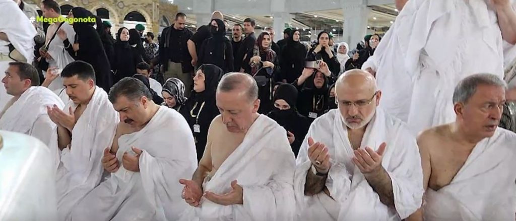 Η προσευχή του Ερντογάν στη Μέκκα