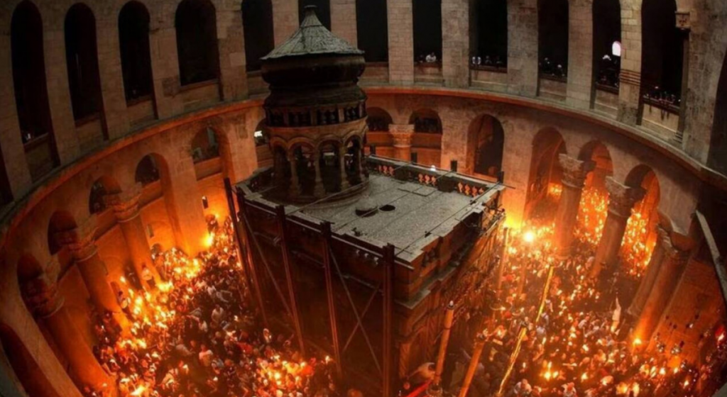 Πάσχα: Με κατάνυξη & λαμπρότητα η τελετή αφής του Αγίου Φωτός