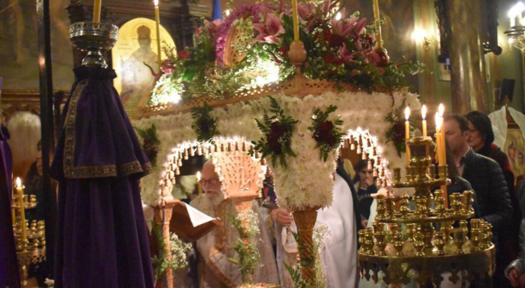 Πάσχα: Σε κλίμα κατάνυξης η ακολουθία του Επιταφίου θρήνου