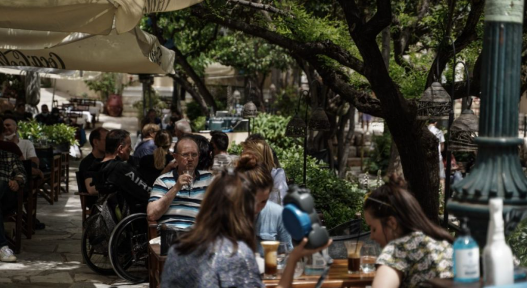 Ουρές σε καφετέριες & ταβέρνες για μία θέση