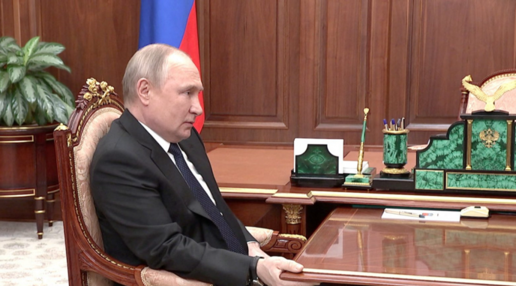 Βλαντίμιρ Πούτιν: Η εμφάνιση που «φούντωσε» τις φήμες ότι πάσχει από καρκίνο