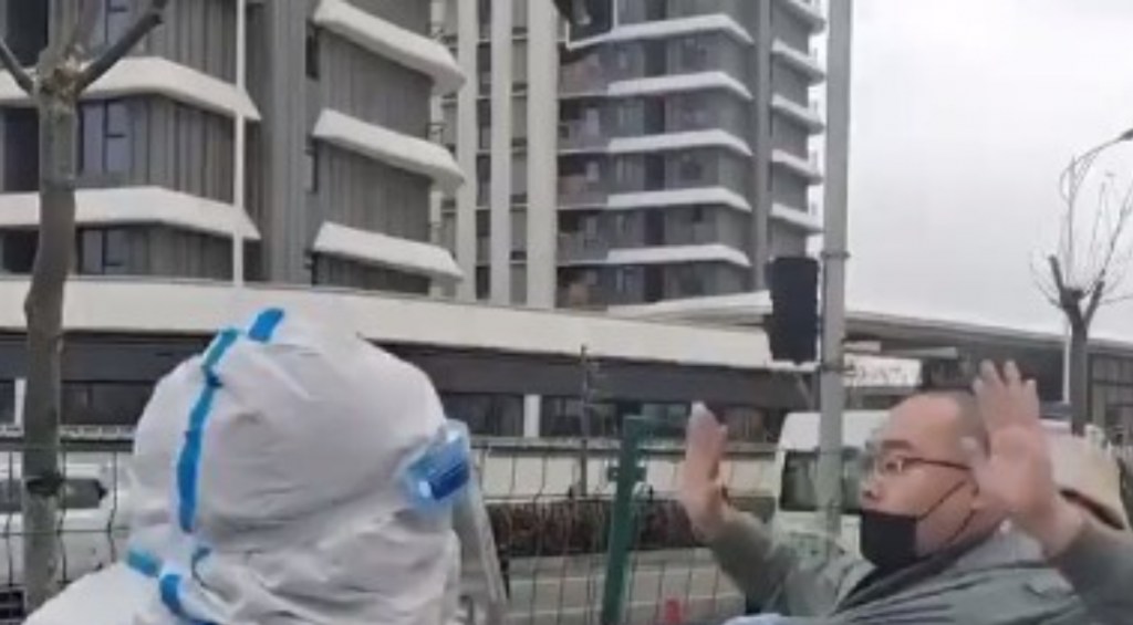 Σαγκάη: Συγκρούσεις με την αστυνομία – Πολίτες αρνούνται να φύγουν από τα σπίτια τους