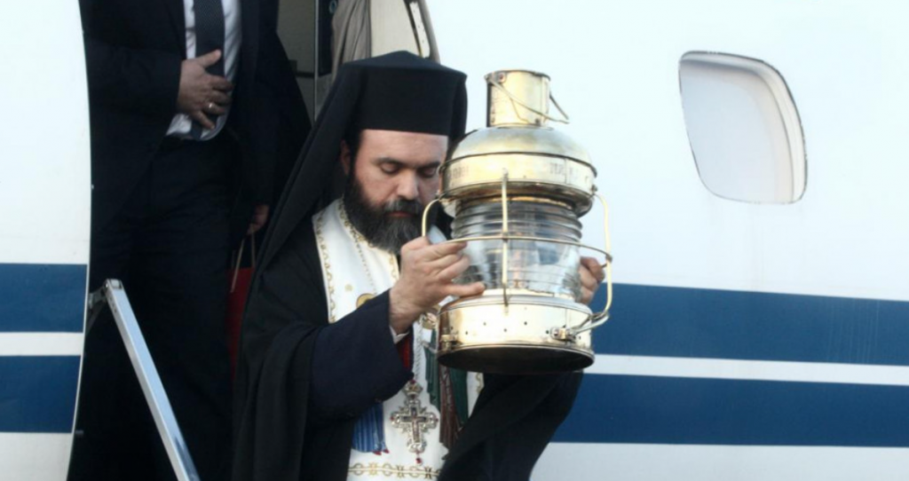 Πάσχα: Με ειδικές πτήσεις το Άγιο Φως σε όλη την Ελλάδα